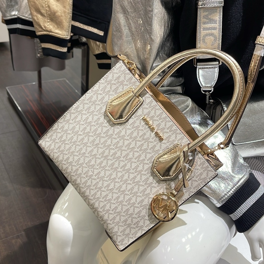 MICHAEL KORS
Mercer Medium Signature Logo and Metallic Accordion Crossbody Bag - Picture 9 of 16